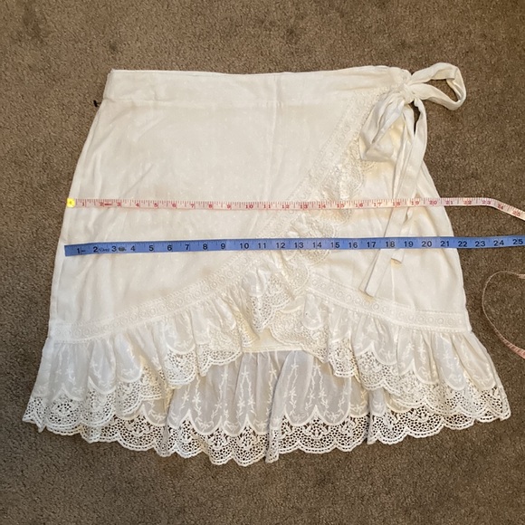 NWT Allie Rose white asymmetrical wrap skirt w/ embroidered/lace details, Large - Picture 10 of 13